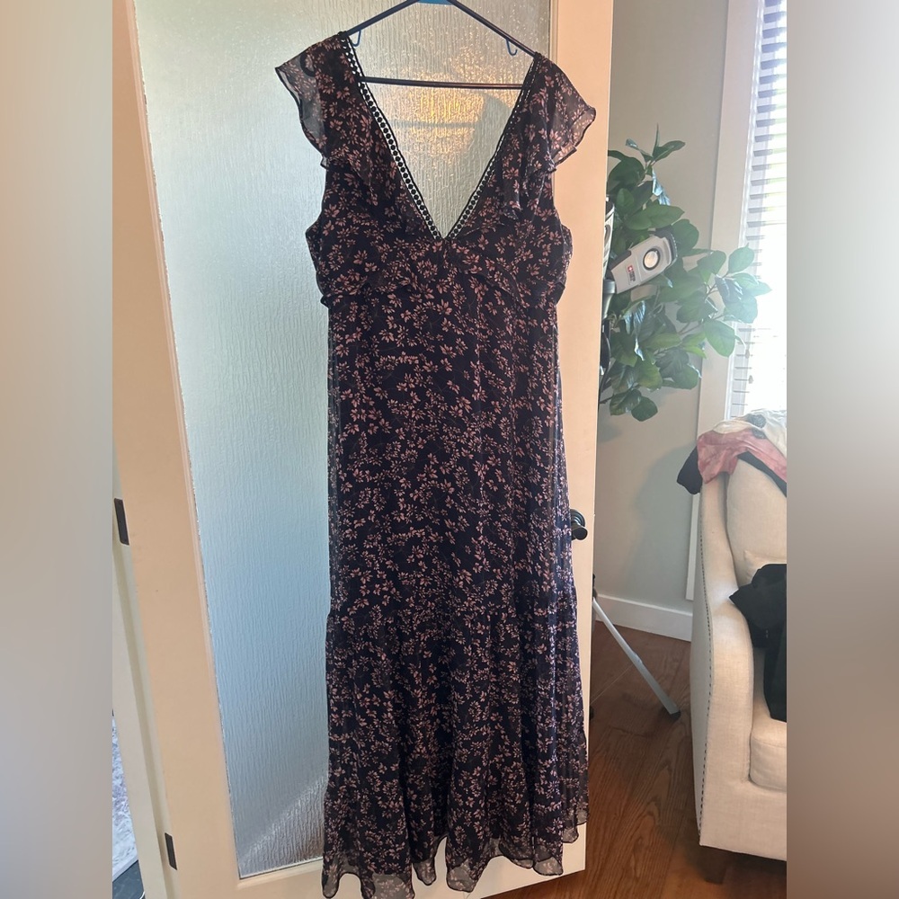 Beautiful Delicate Floral Lulu’s V-Neck Maxi Dress